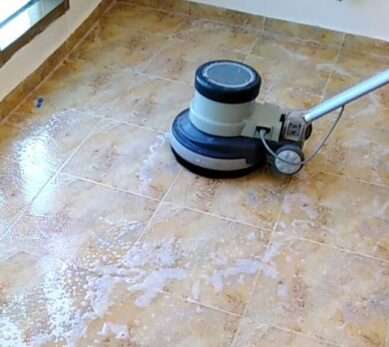 تنظيف وتلميع الأرضيات